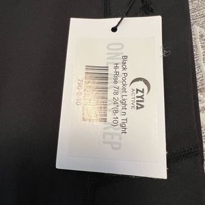 ZYIA Black Pocket Light N Tight Hi Rise 7/8 24” length. Size 8/10